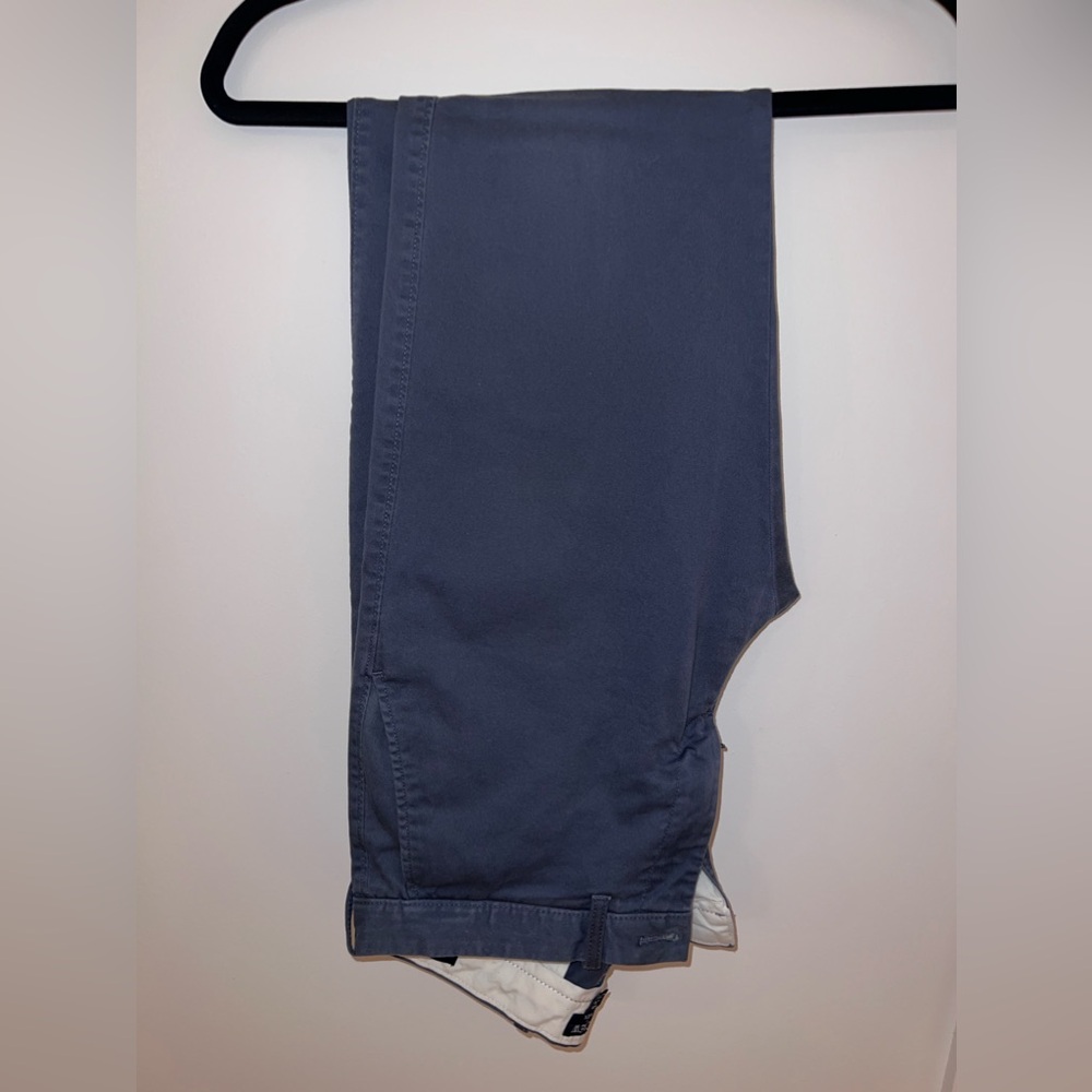 J Crew, solid blue, men’s flat front slim pants! 29x32. Great slim fit style